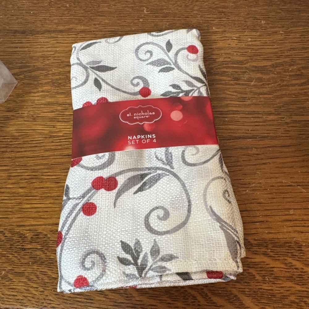 St‎ Nicholas Square Christmas Napkins Set of 4 Scroll Print Holiday Table Linens